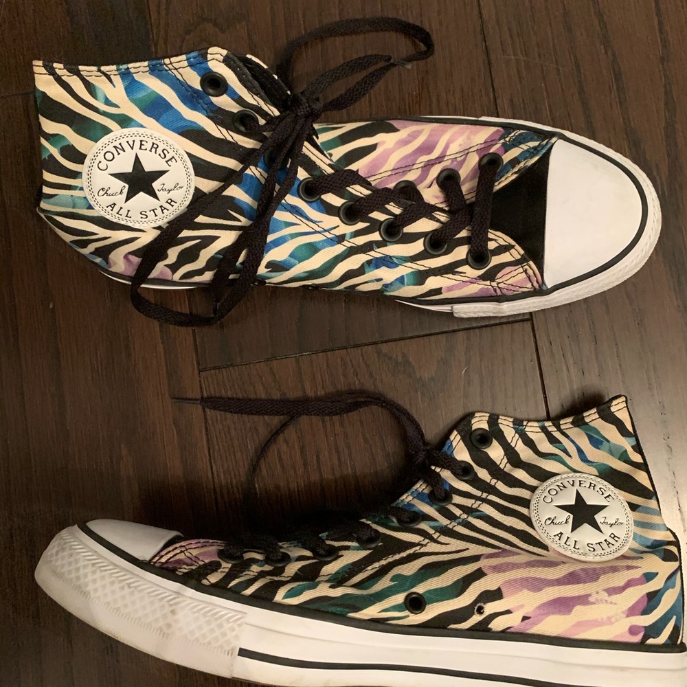 zebra women’s converse